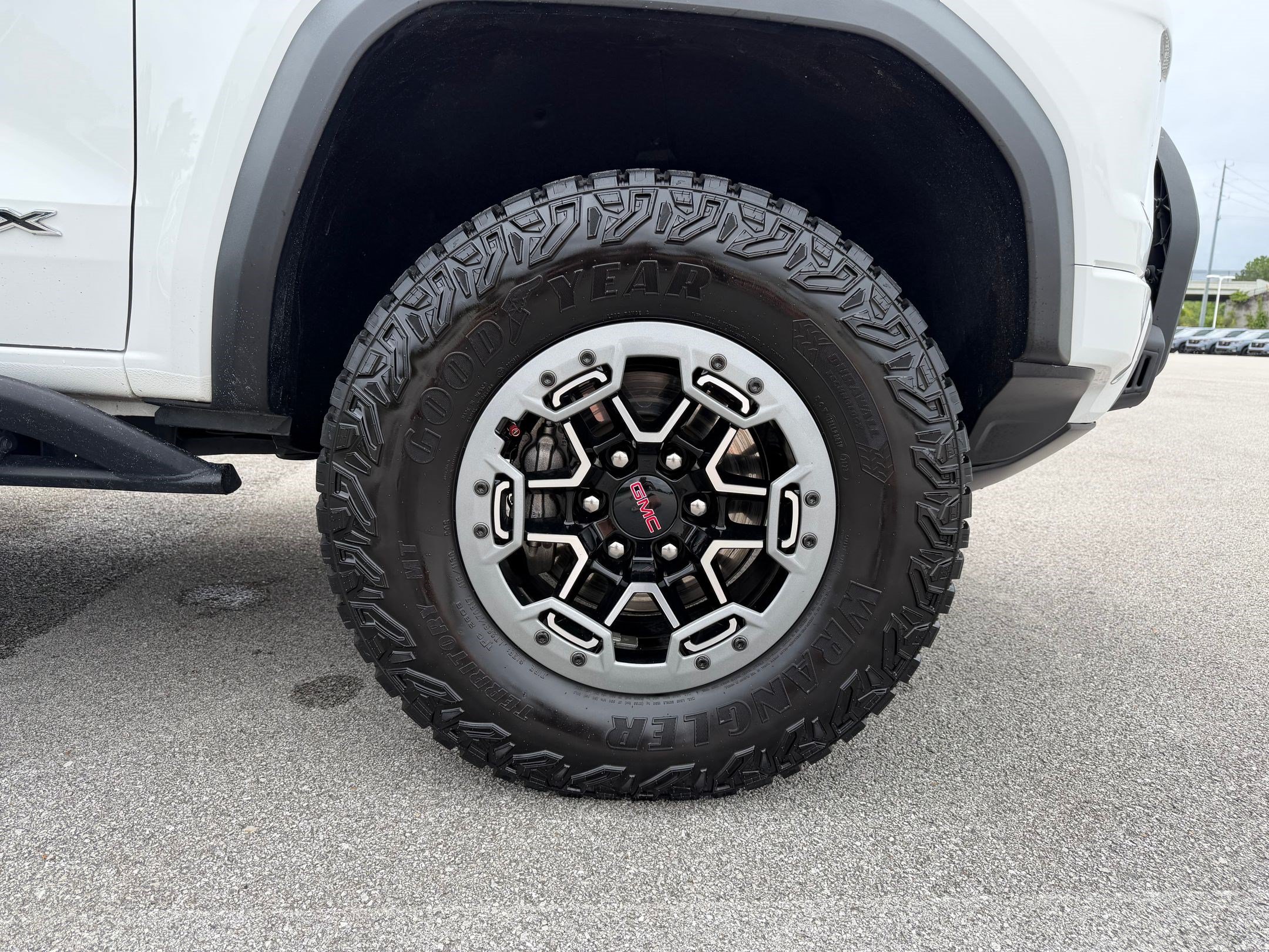 Used 2023 GMC Canyon AT4X w/ Edition 1 AWD/4WD image 12