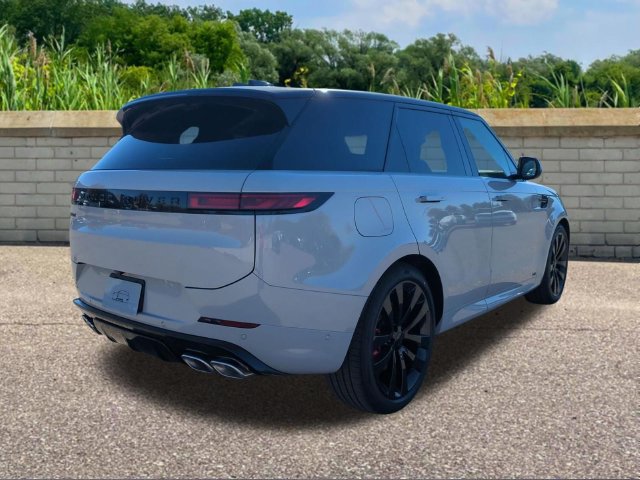 New 2027 Land Rover Range Rover Sport Dynamic SE AWD/4WD image 4