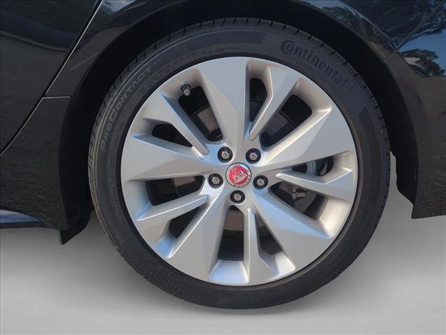 Used 2021 Jaguar XF R-Dynamic SE image 9