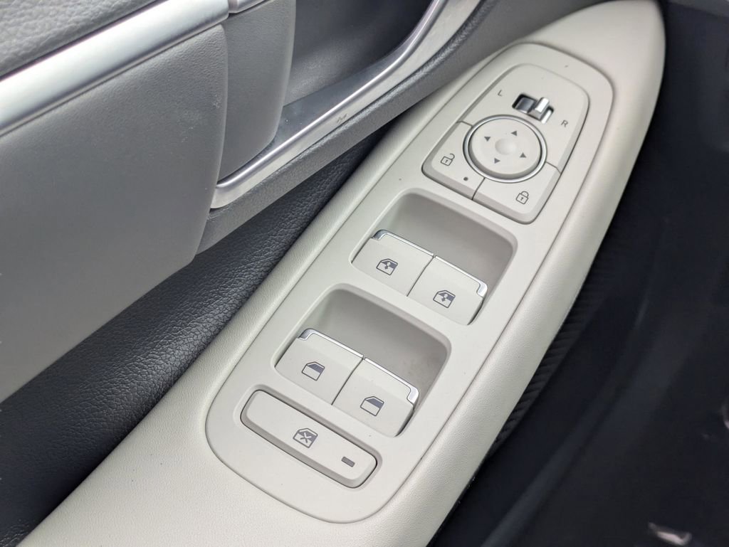 Certified 2024 Hyundai Sonata SEL w/ Convenience Package FWD image 18