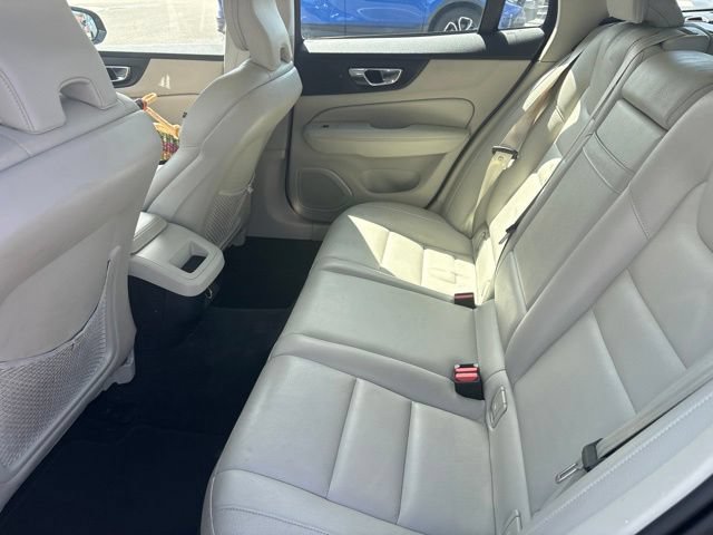 Used 2020 Volvo V60 T5 Momentum FWD image 11
