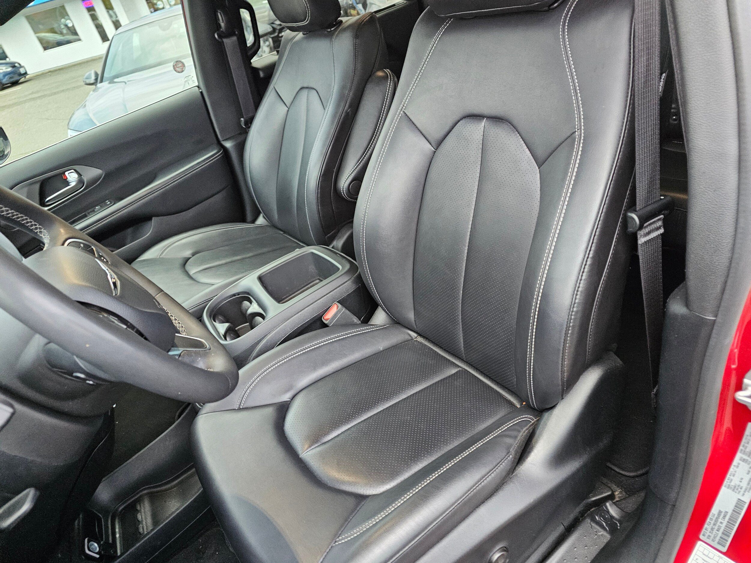 Used 2025 Chrysler Pacifica Select FWD image 23