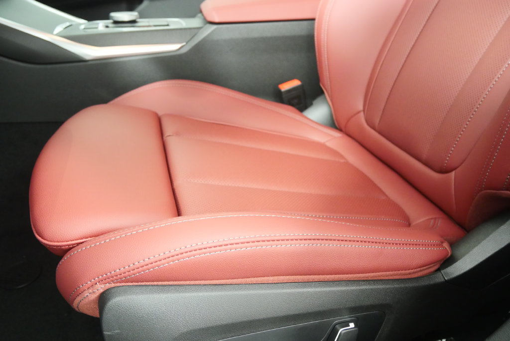Used 2026 BMW 330i Sedan w/ M Sport Package RWD image 10