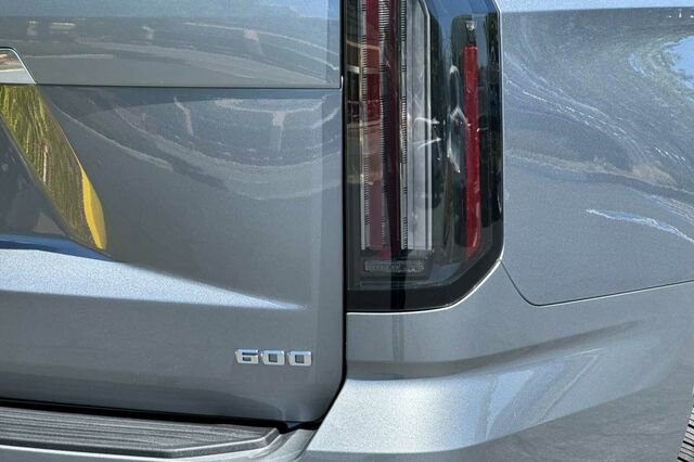 New 2026 Cadillac Escalade Platinum Luxury w/ LPO, Floor Liner Package AWD/4WD image 29