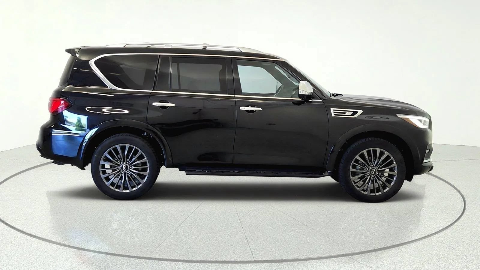 Used 2024 INFINITI QX80 Sensory w/ Cargo Package AWD/4WD image 10