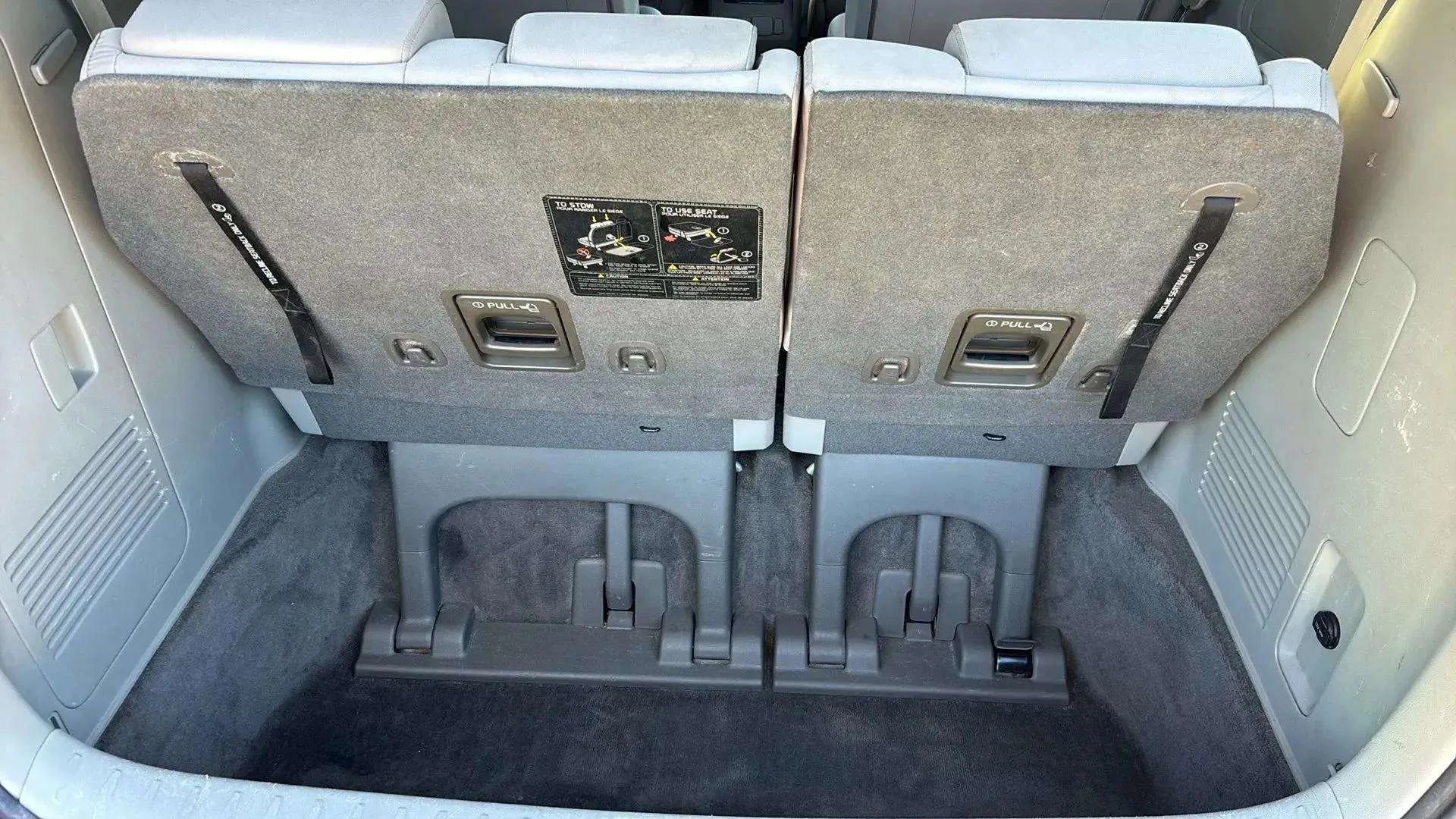 Used 2017 Kia Sedona LX image 17