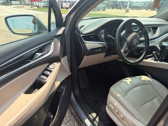 Used 2019 Buick Enclave Essence AWD/4WD image 5