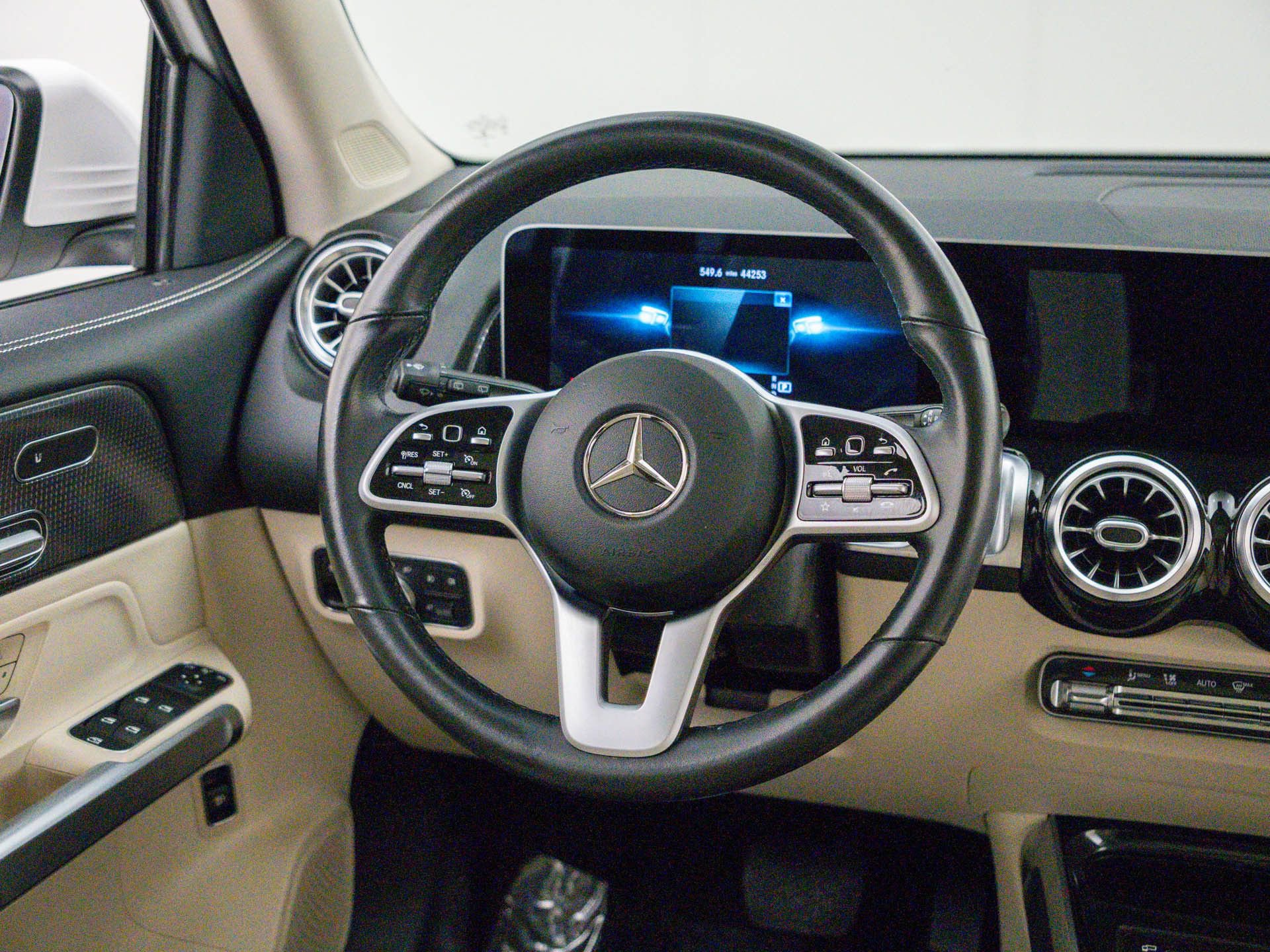 Used 2020 Mercedes-Benz GLB 250 4MATIC image 11