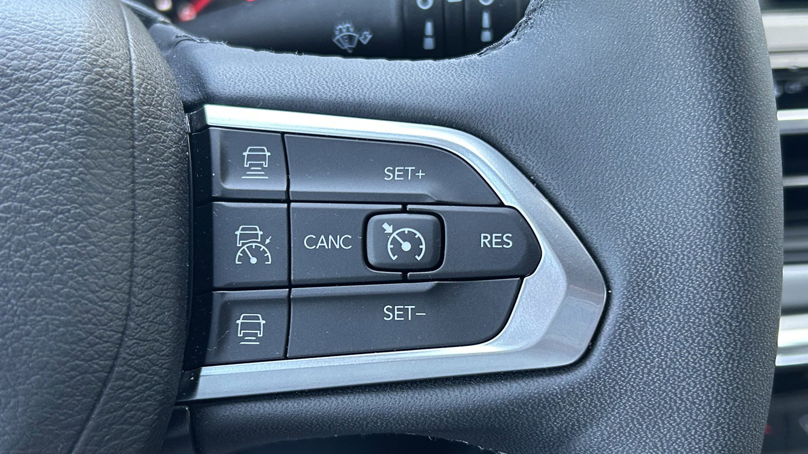 Used 2024 Jeep Compass Limited w/ Sun and Sound Group AWD/4WD image 21