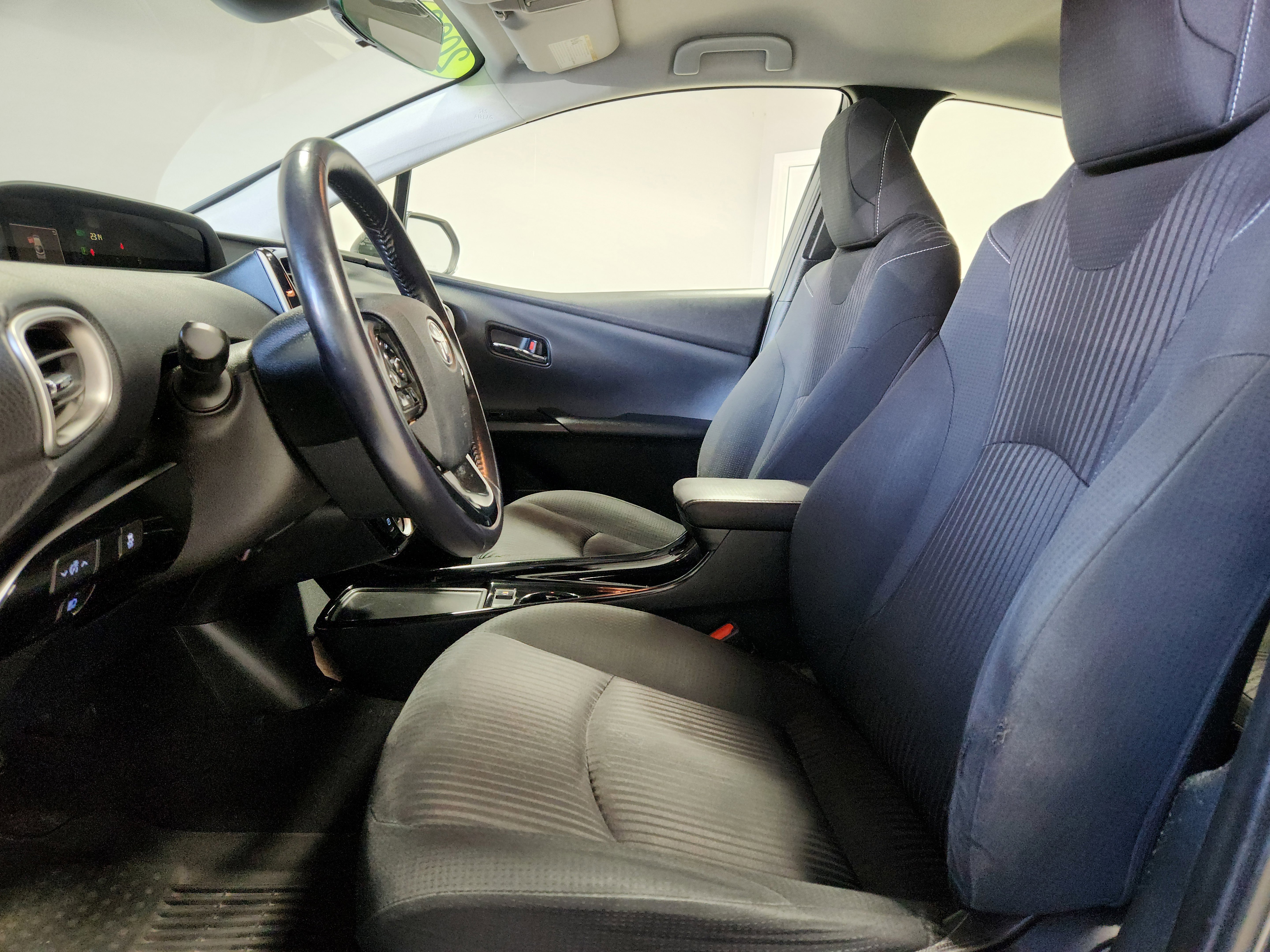 Used 2022 Toyota Prius Prime LE FWD image 11