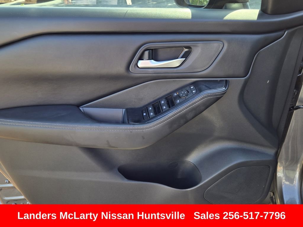 Used 2025 Nissan Rogue SV image 20