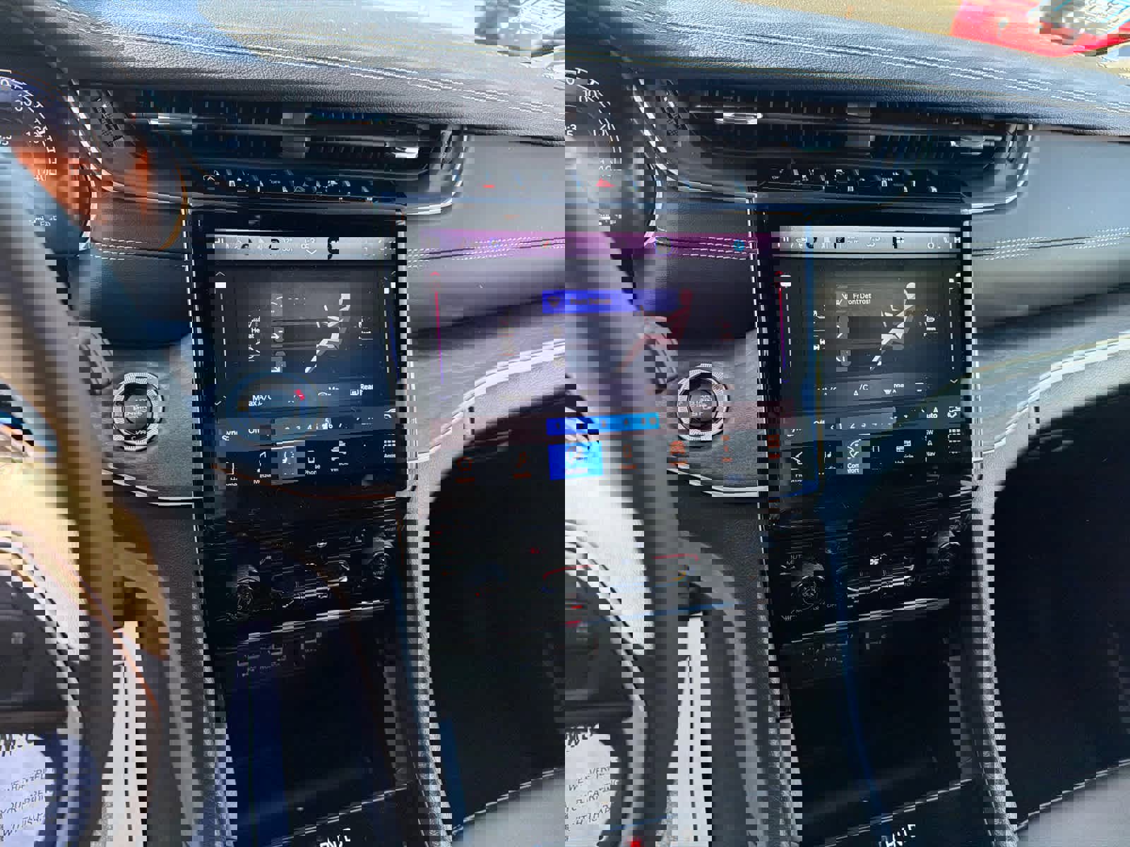 Used 2025 Jeep Grand Cherokee Limited w/ Black Appearance Package image 11