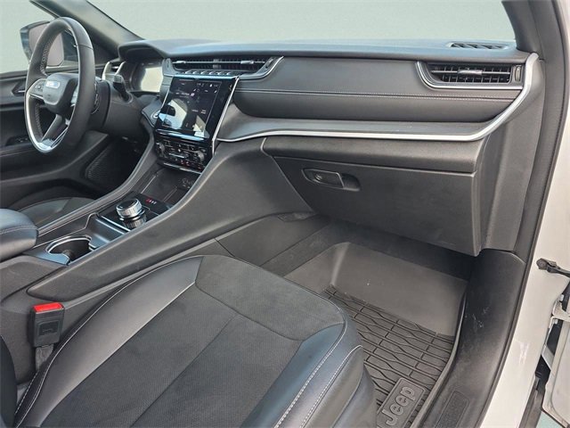 Used 2024 Jeep Grand Cherokee Altitude image 17