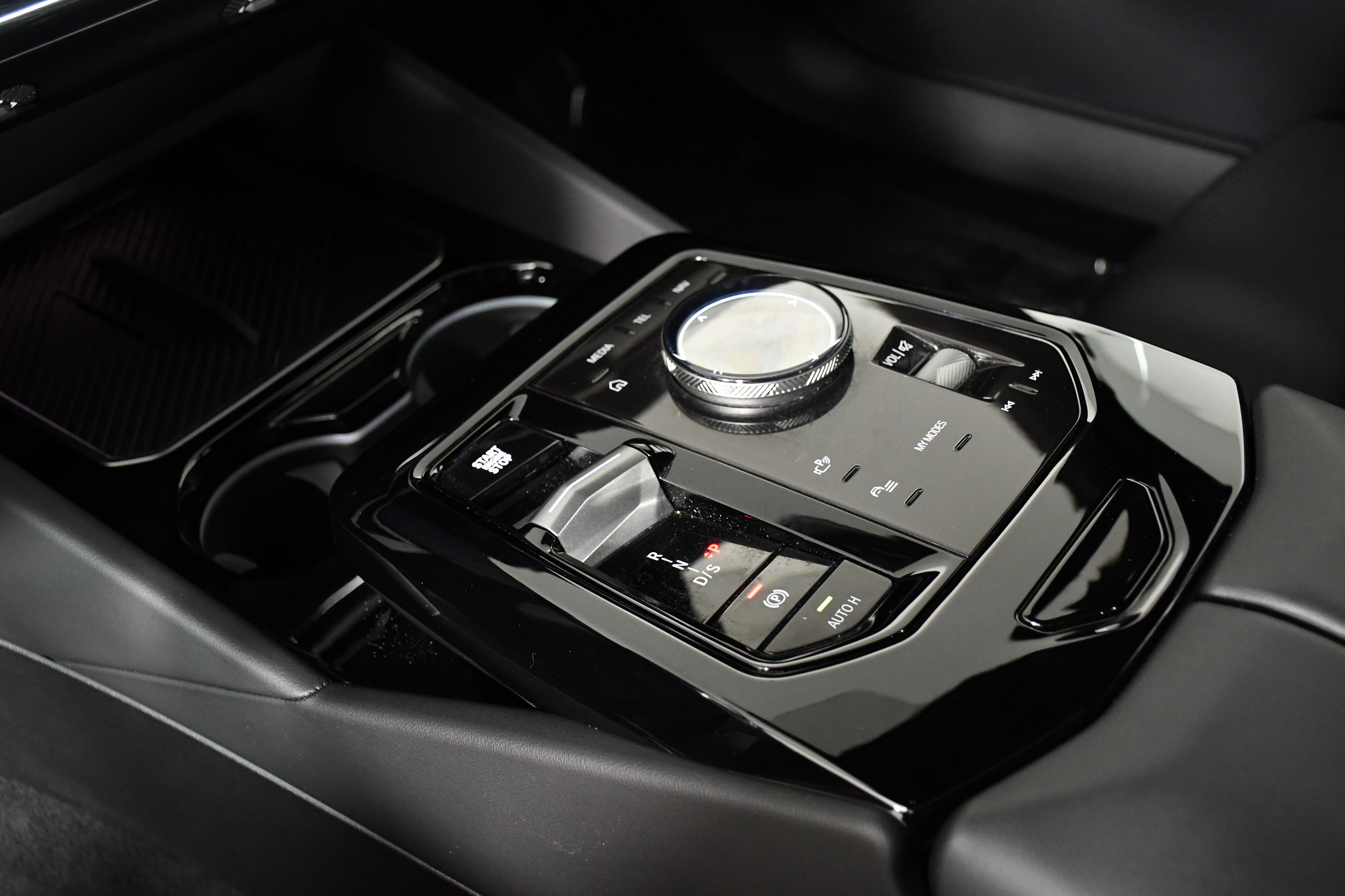 Used 2025 BMW 530i w/ Premium Package image 16