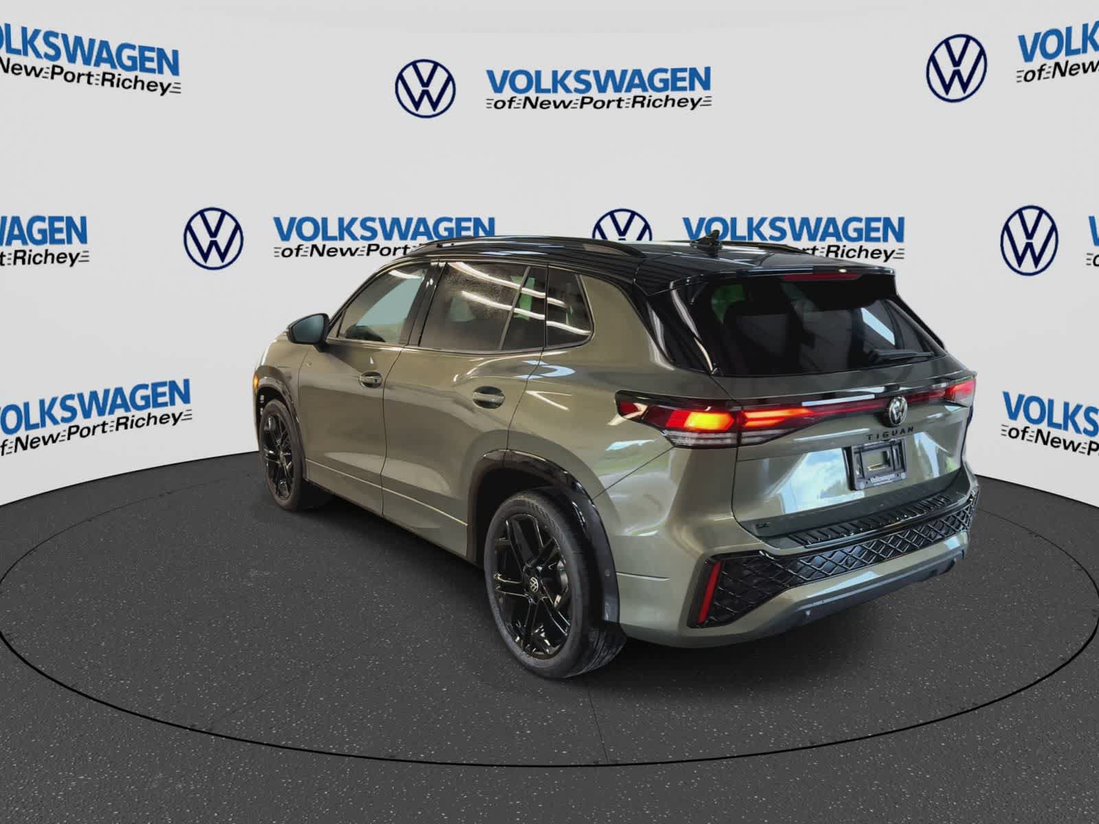 New 2026 Volkswagen Tiguan SE R-Line FWD image 6