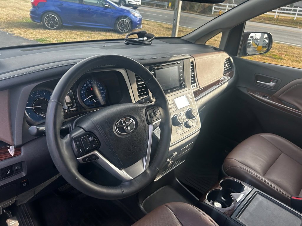 Used 2020 Toyota Sienna Limited Premium image 10