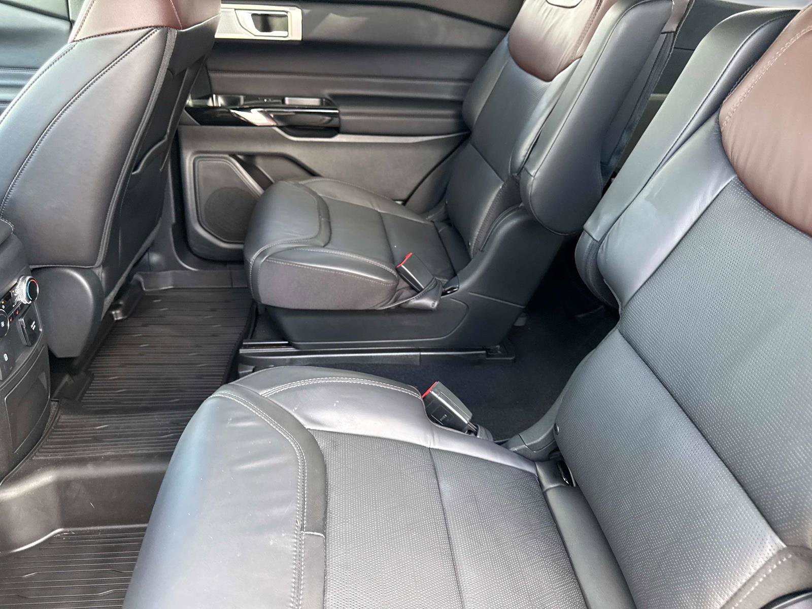 Used 2023 Ford Explorer Platinum w/ Technology Package image 16