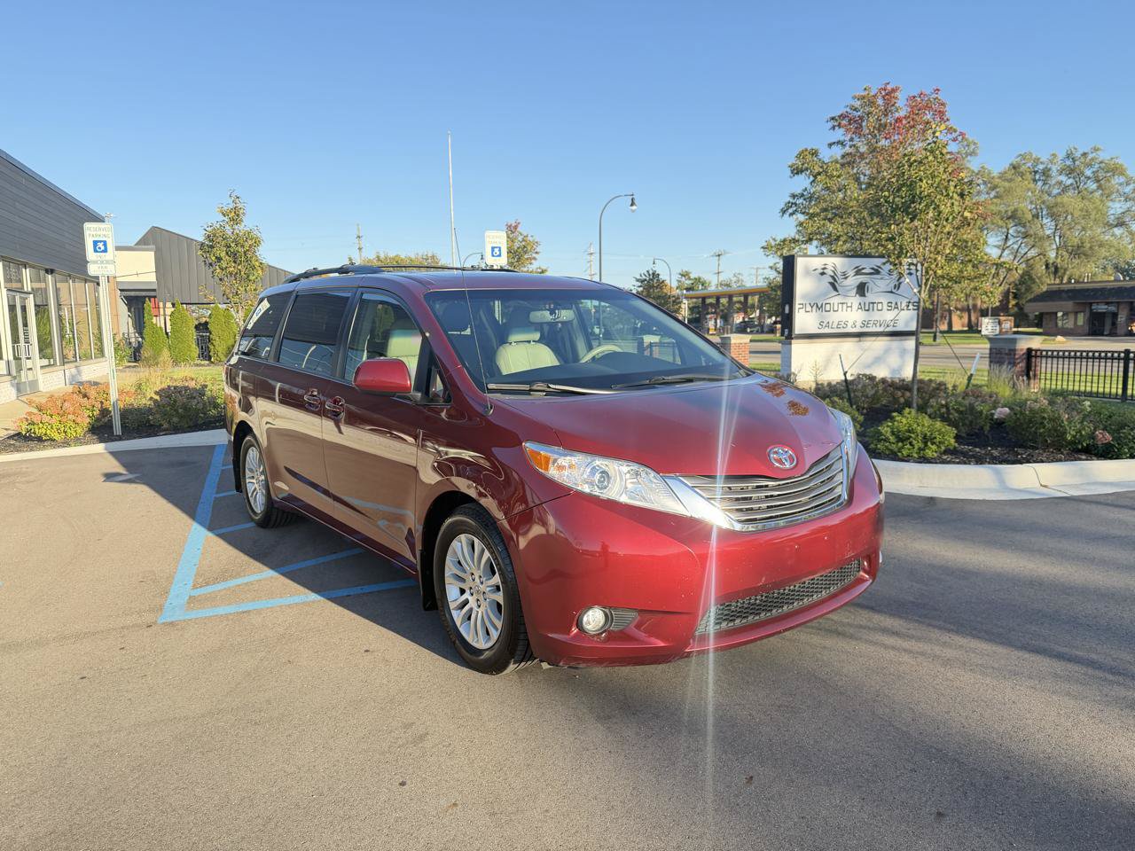 Used 2012 Toyota Sienna XLE FWD image 3