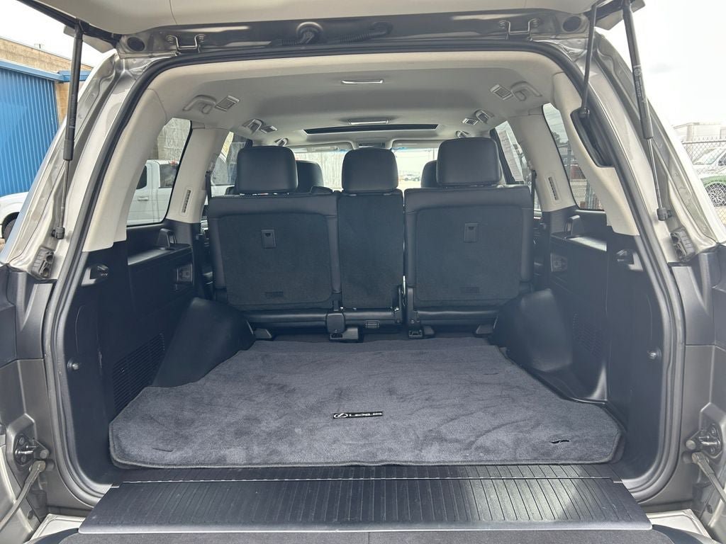 Used 2021 Lexus LX 570 4WD w/ Luxury Package image 22