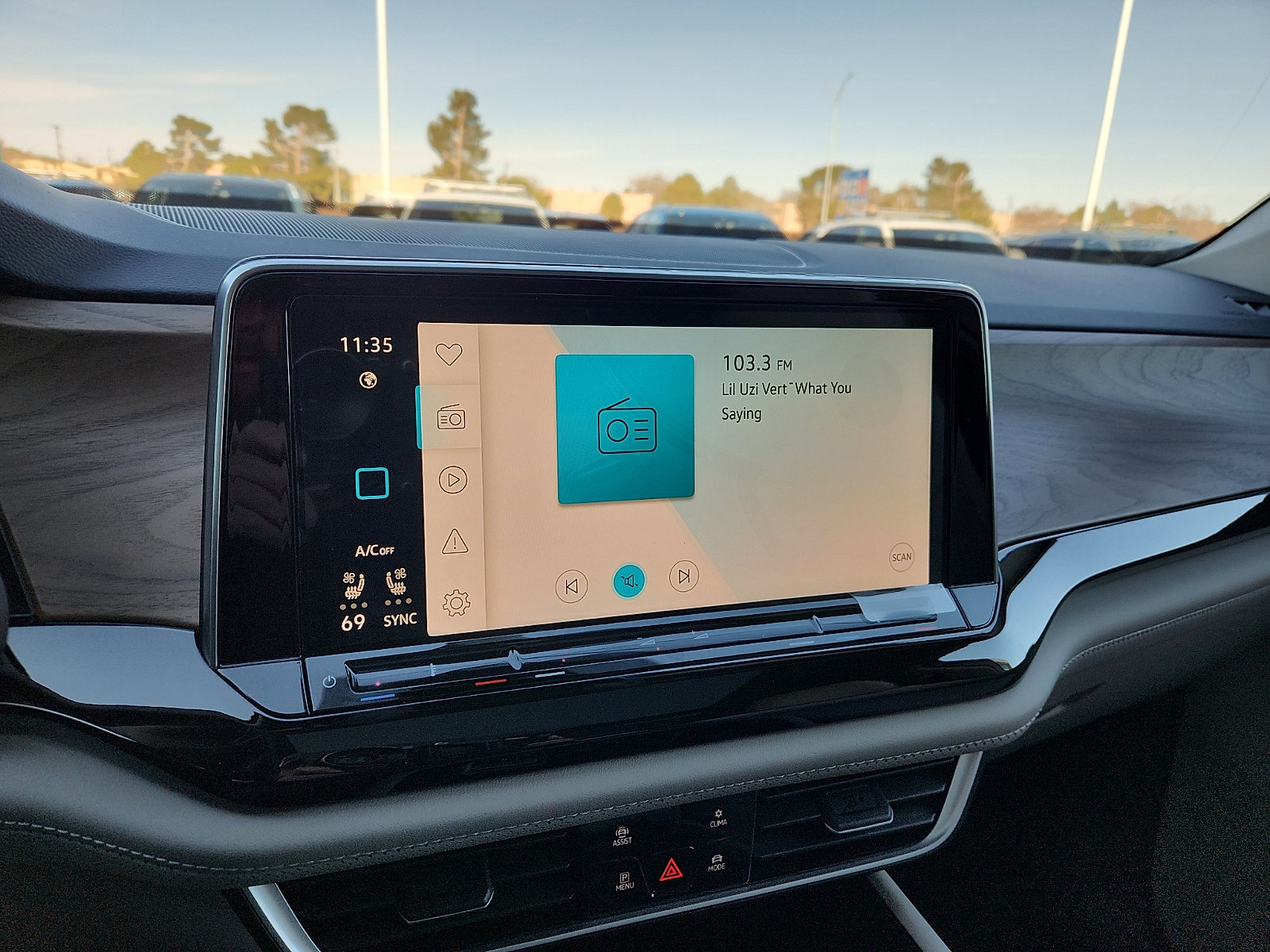 New 2026 Volkswagen Atlas SE image 19