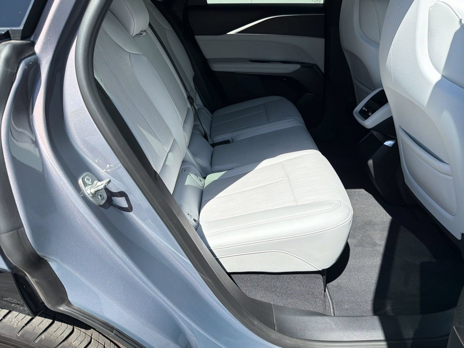 Used 2024 Cadillac Lyriq Luxury RWD image 30