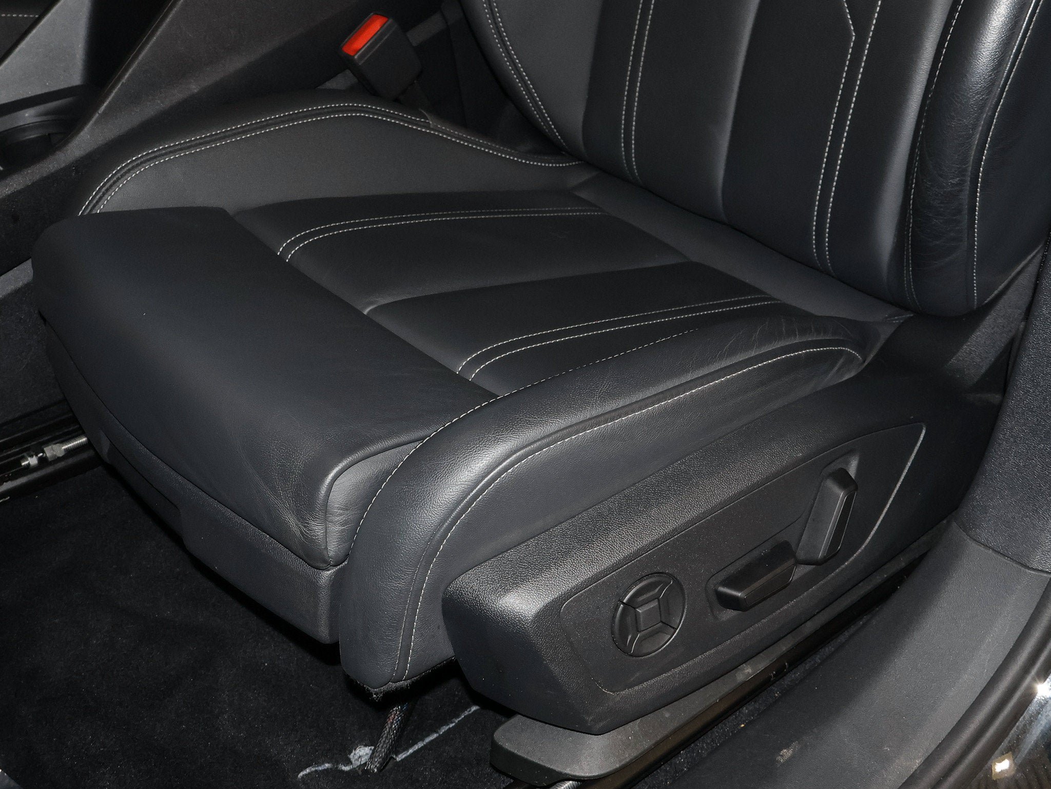 Used 2024 Audi Q4 e-tron Premium Plus AWD/4WD image 24