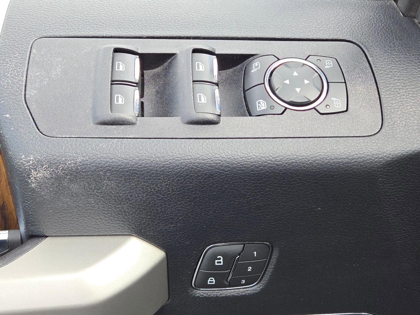 Used 2019 Ford F150 Lariat w/ Equipment Group 502A Luxury image 29