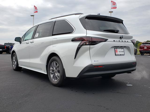 New 2026 Toyota Sienna XLE FWD image 8