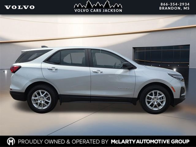 Used 2022 Chevrolet Equinox LS image 3