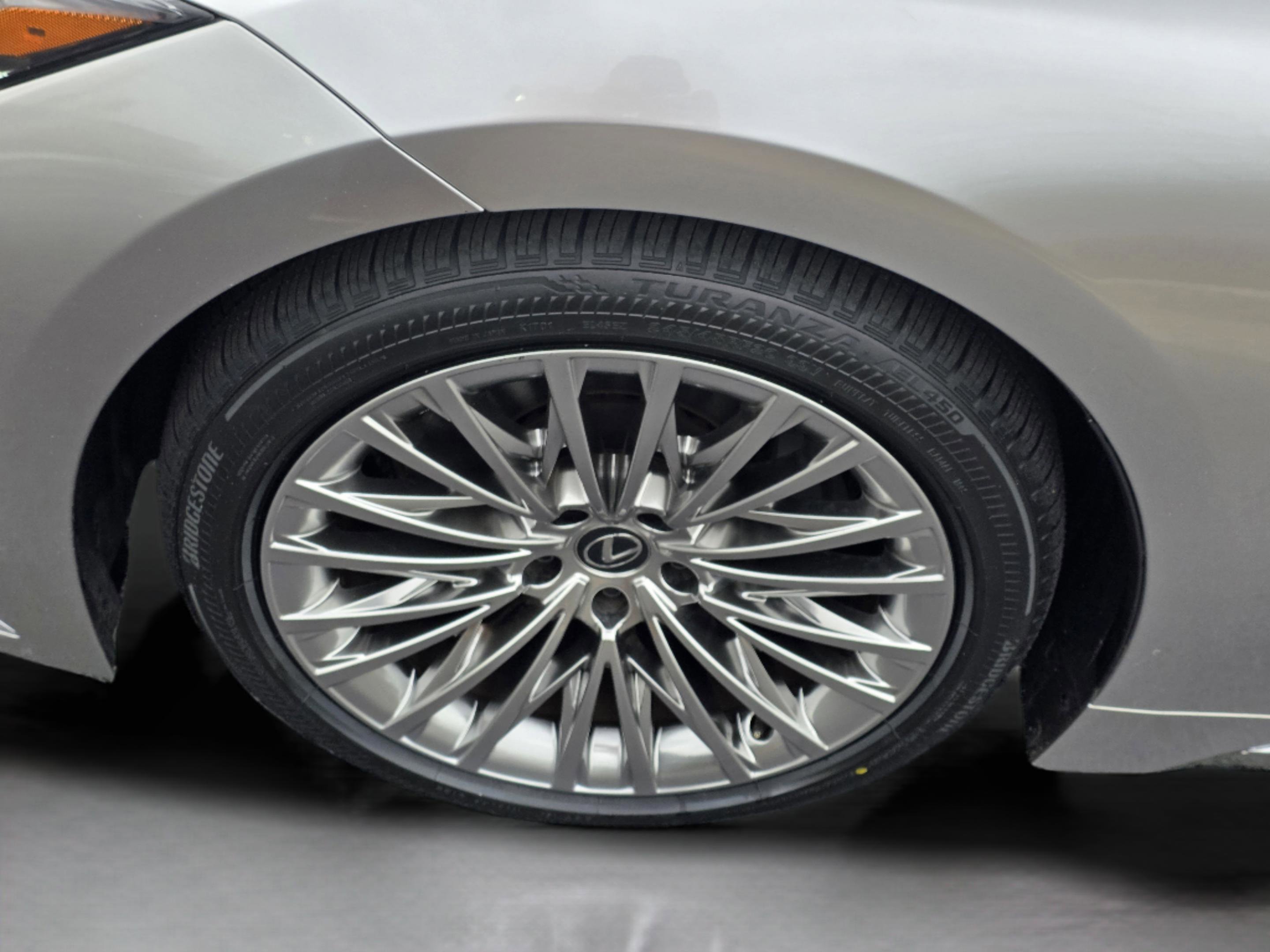 Certified 2024 Lexus LS 500 w/ Interior Upgrade Package image 33