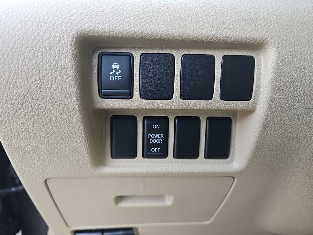 Used 2014 Nissan Quest SV w/ Leather Package image 25