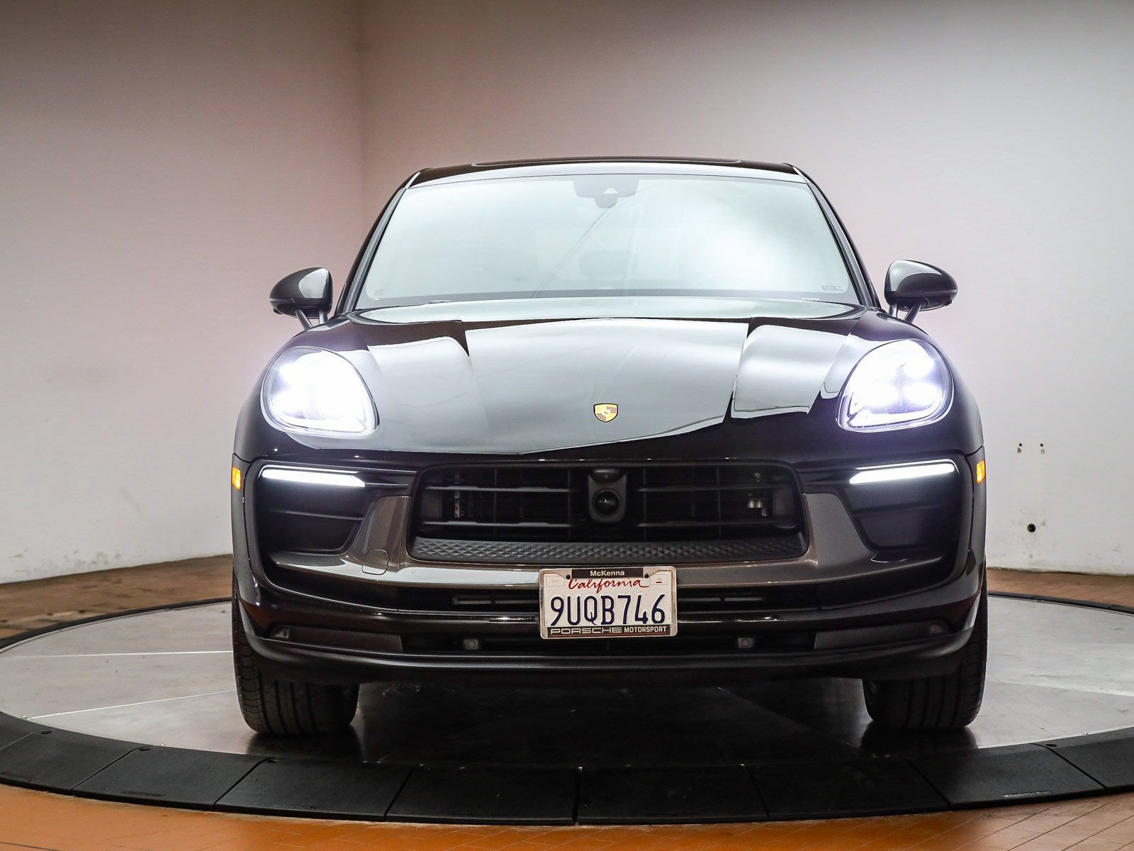 Certified 2025 Porsche Macan Turbo AWD/4WD image 12