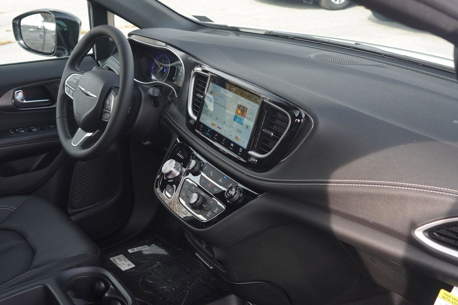 New 2026 Chrysler Pacifica Select image 25