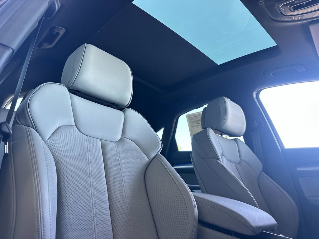 Used 2025 Audi Q5 Prestige w/ Prestige Package image 17
