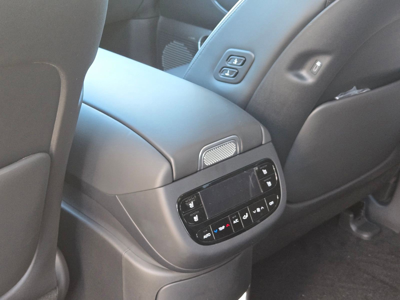 New 2026 Hyundai Ioniq 9 Limited image 12