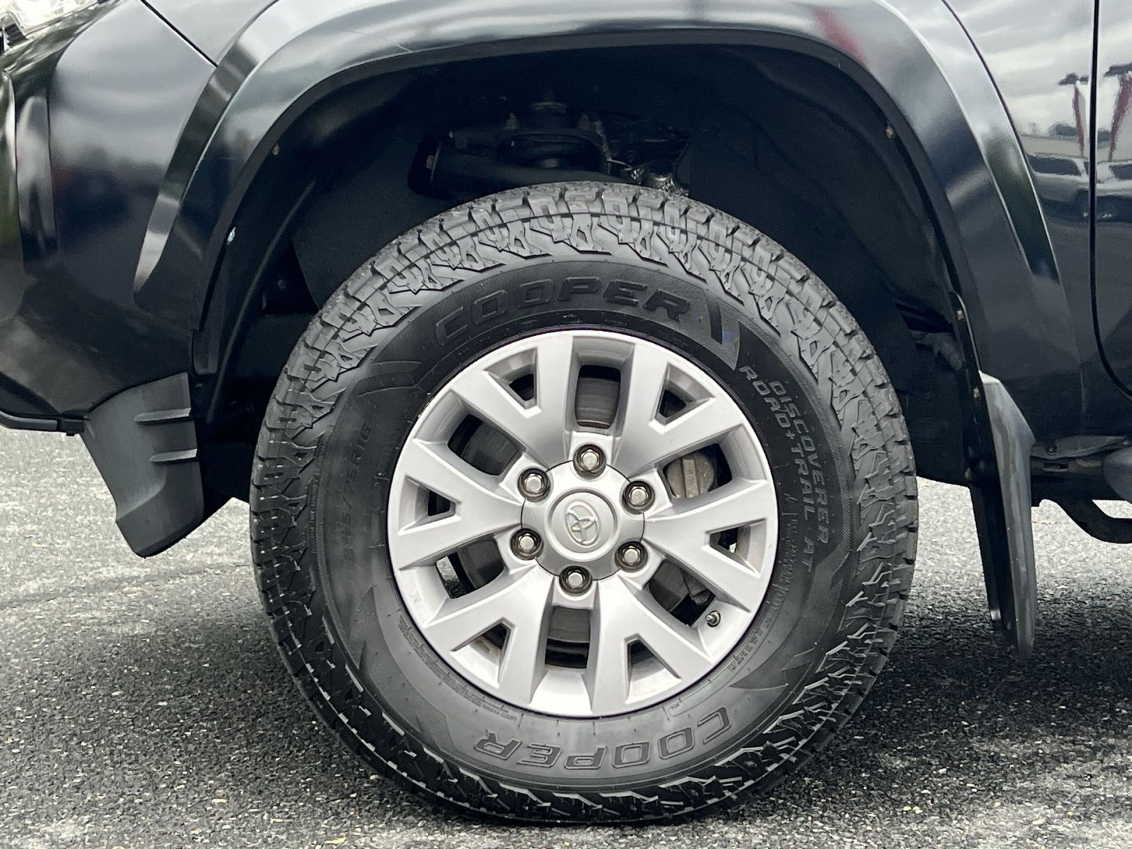 Used 2019 Toyota Tacoma SR5 AWD/4WD image 11