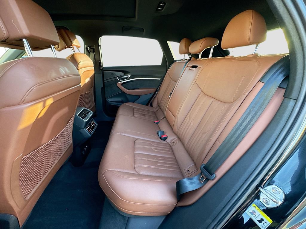 Used 2019 Audi e-tron Prestige w/ Prestige Package image 32