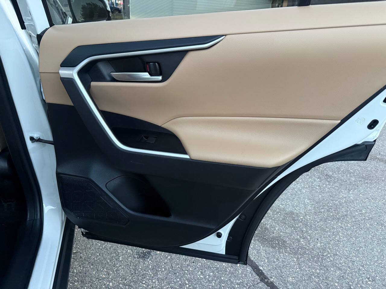 Used 2021 Toyota RAV4 XLE FWD image 35