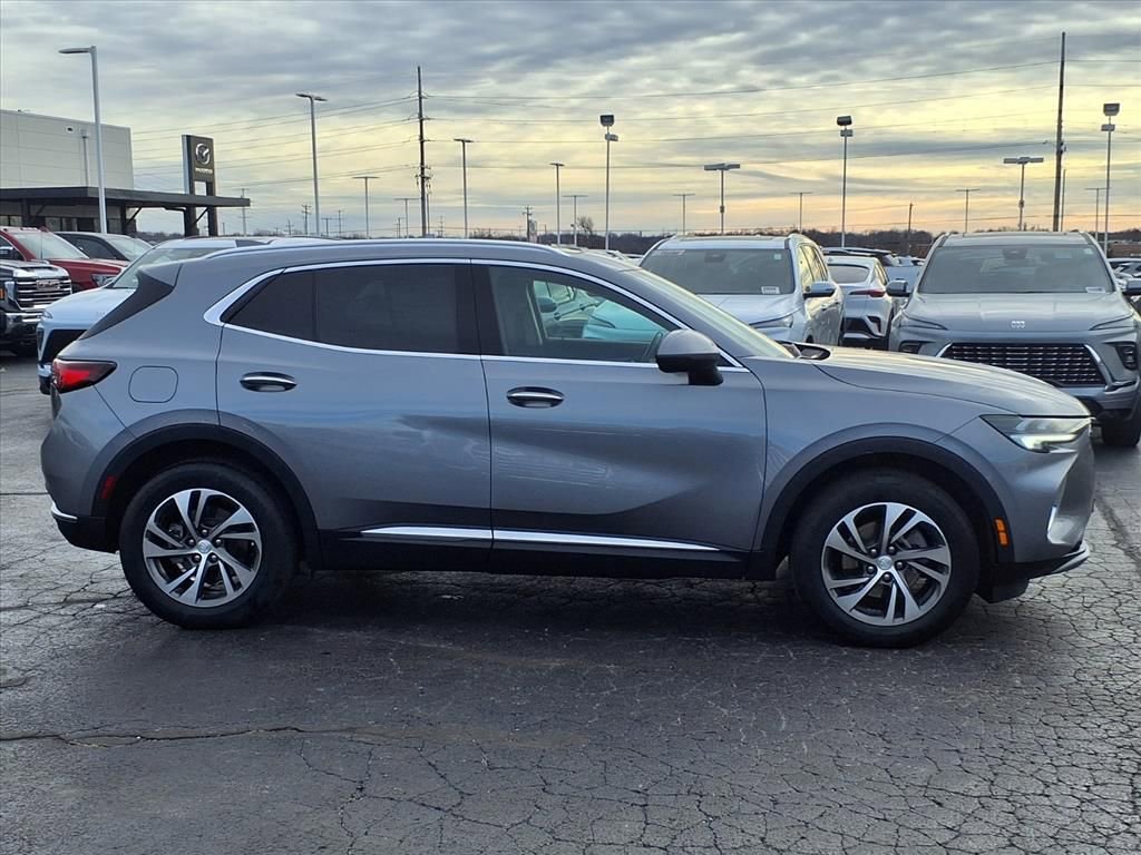 Used 2021 Buick Envision Essence image 2