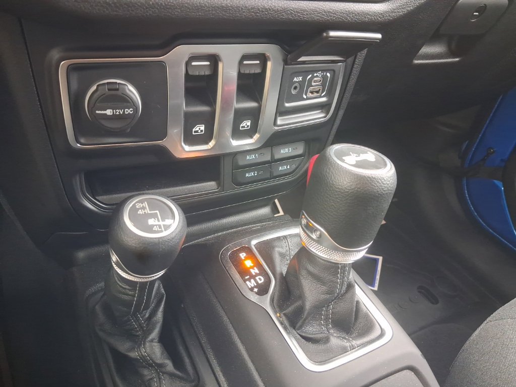 Used 2025 Jeep Wrangler Sport AWD/4WD image 27