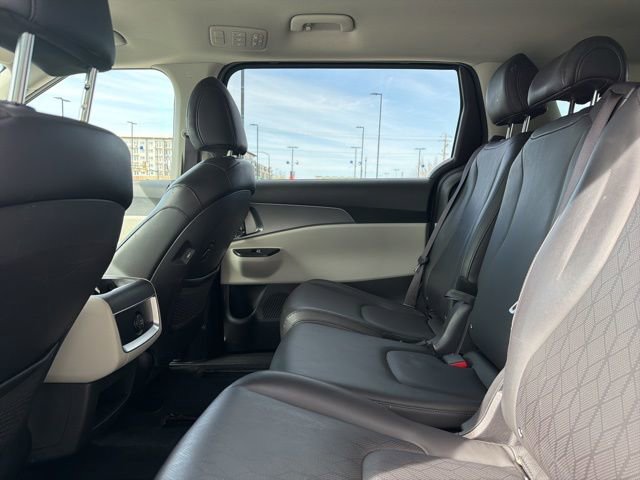 Used 2024 Kia Carnival LX image 17