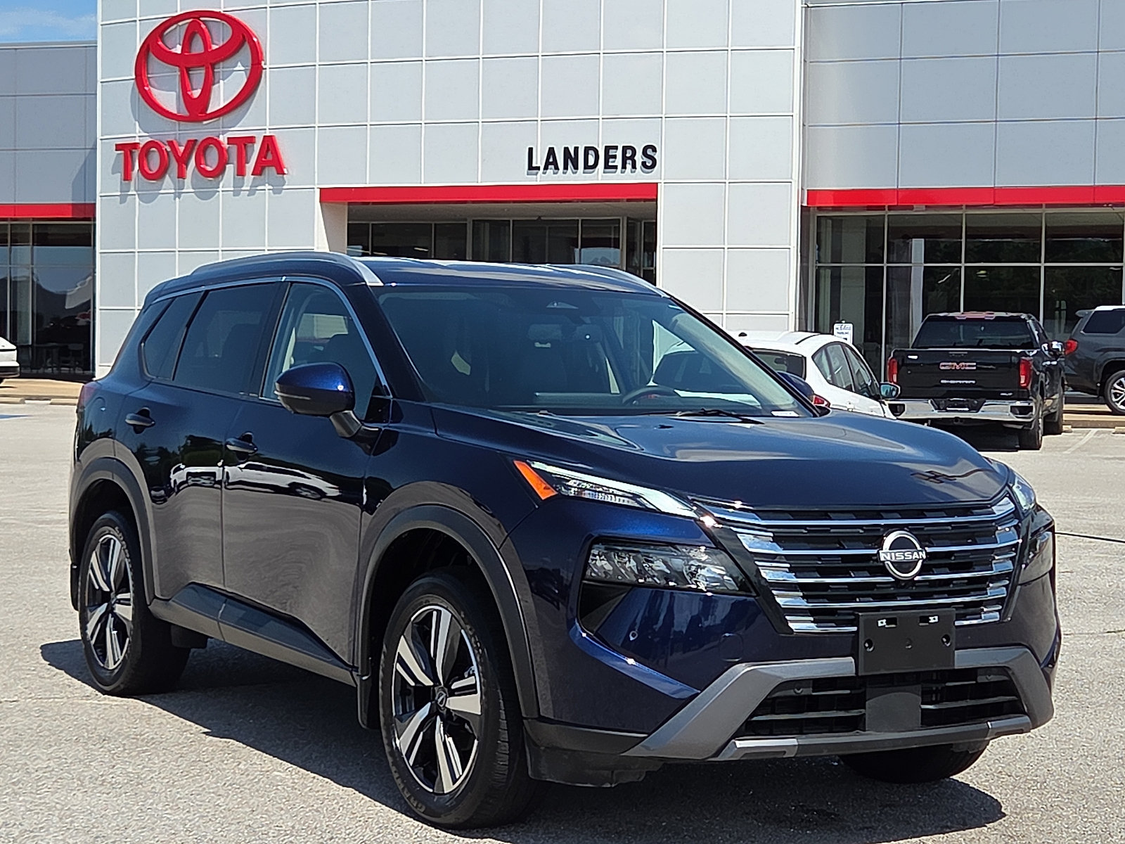 Used 2025 Nissan Rogue SL AWD/4WD image 1
