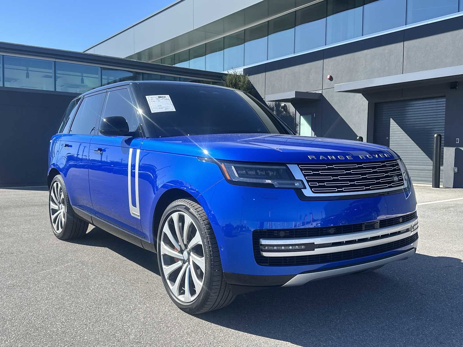 Used 2024 Land Rover Range Rover Autobiography image 2