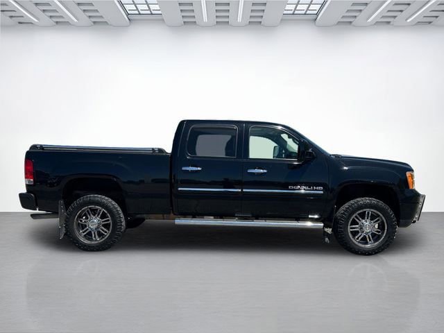 Used 2013 GMC Sierra 2500 Denali w/ Suspension Package, Off-Road AWD/4WD image 3