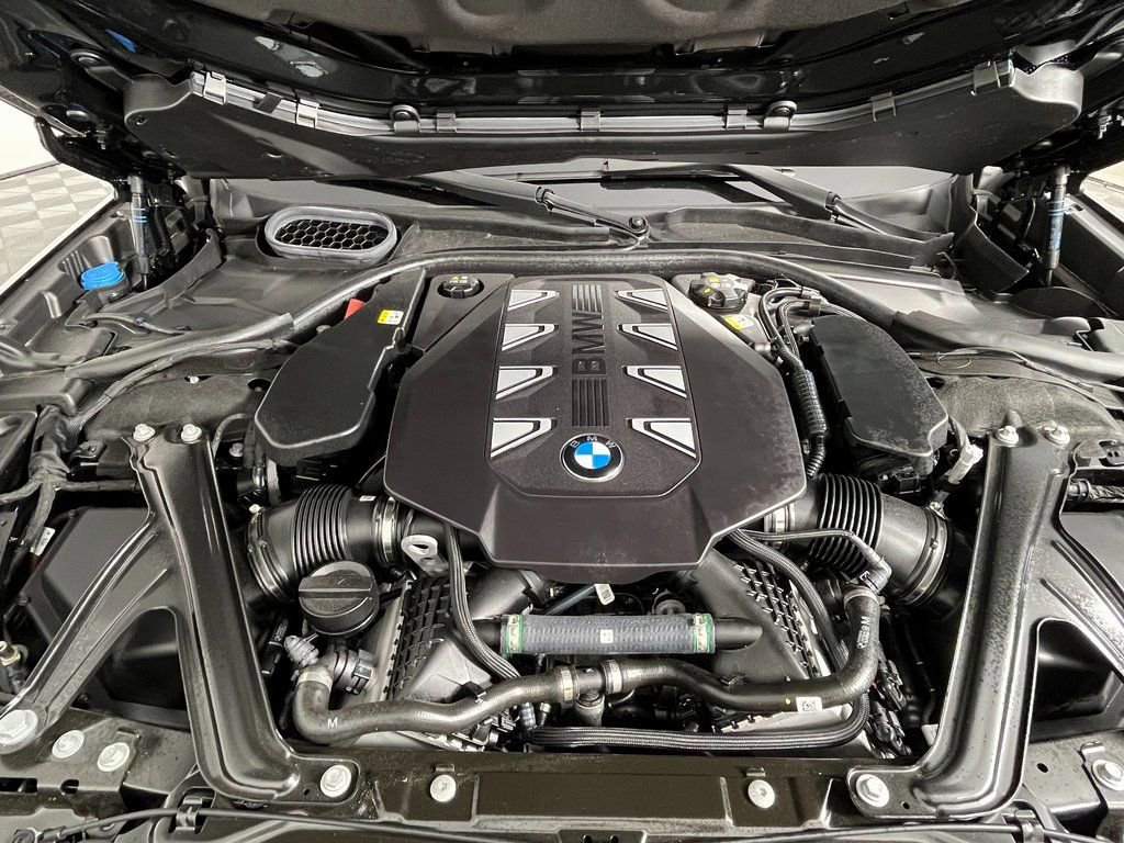 Used 2025 BMW 760i xDrive w/ Premium Package image 17