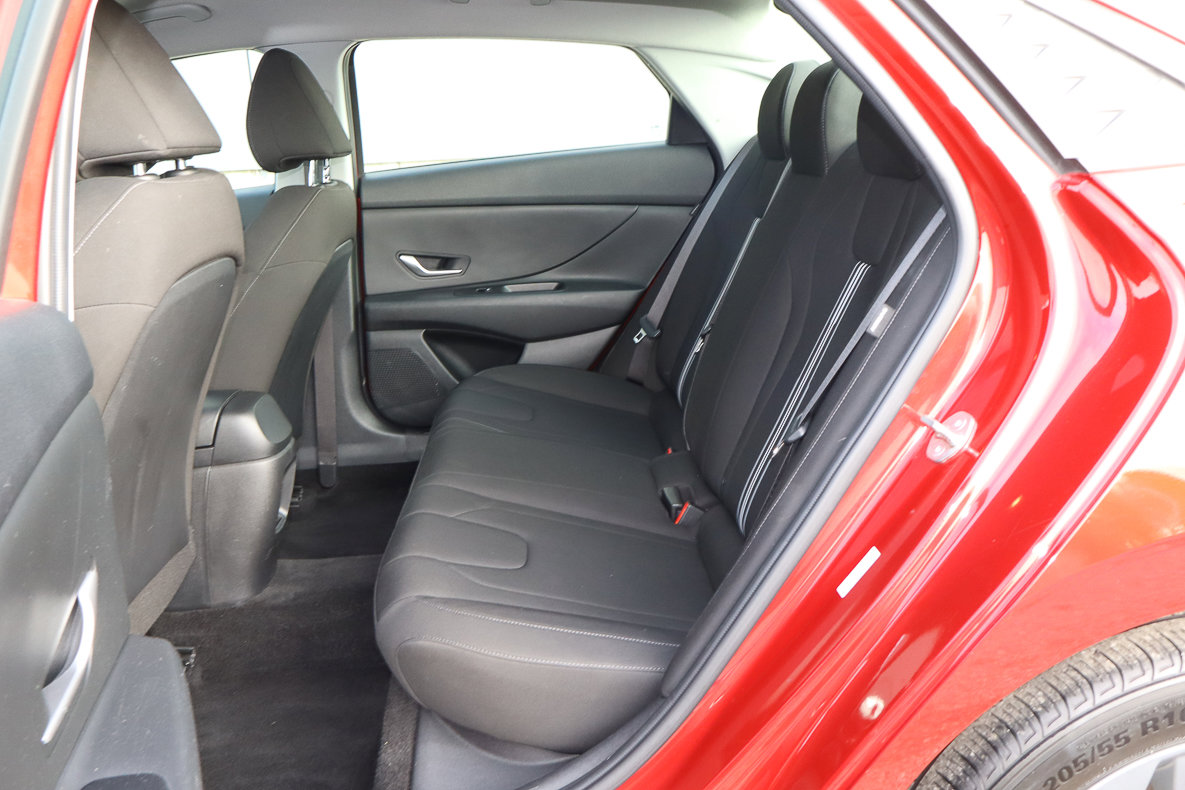 Used 2024 Hyundai Elantra SEL FWD image 8