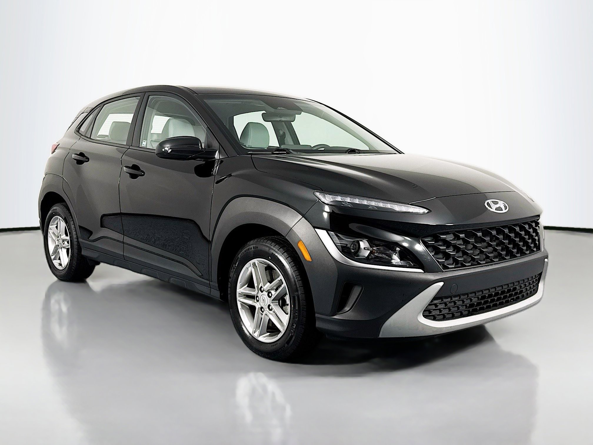 Used 2022 Hyundai Kona SE image 3