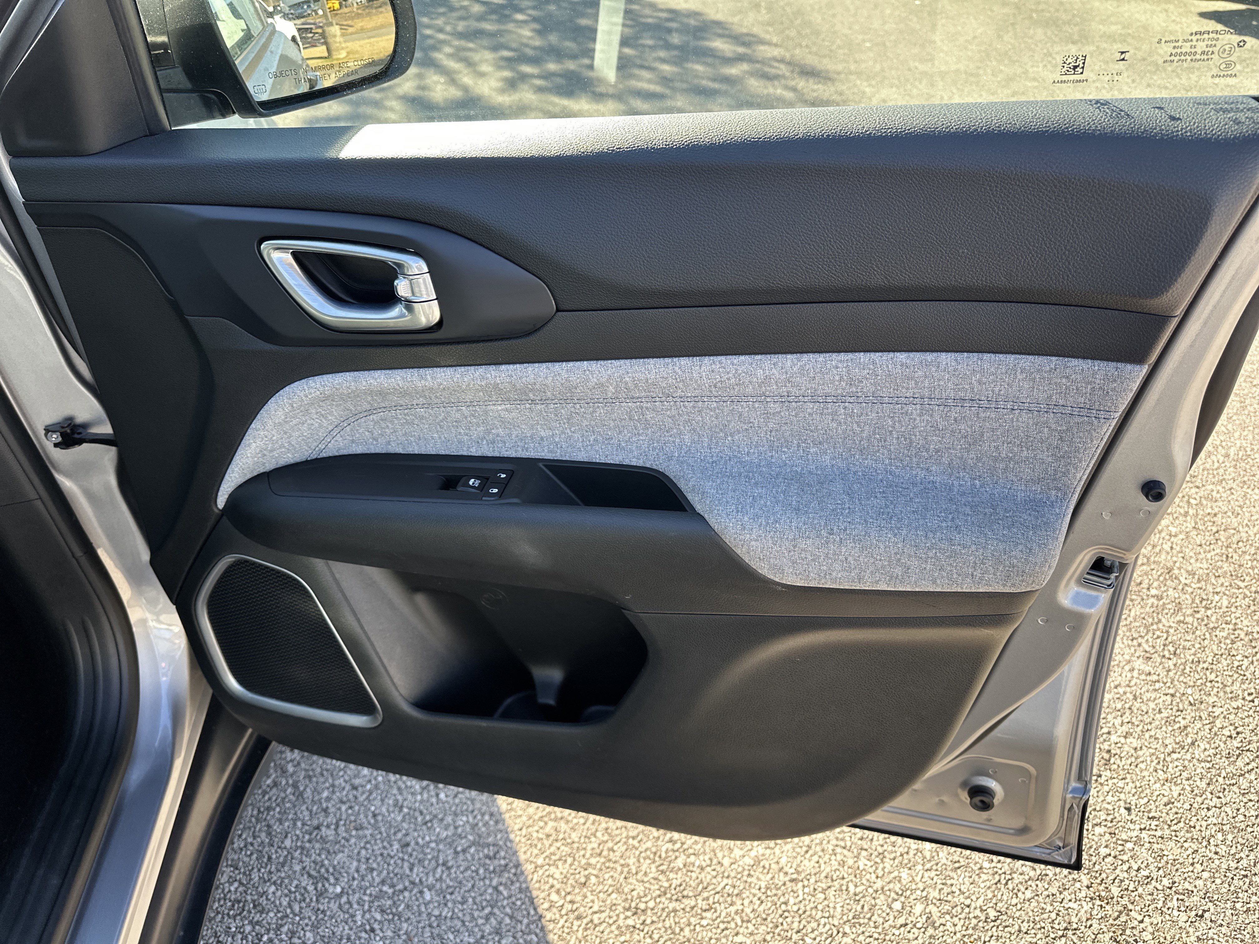 Used 2024 Jeep Compass Latitude image 14