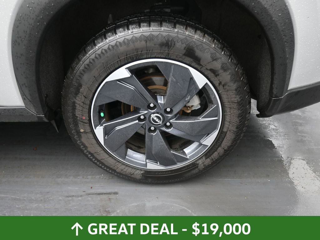 Used 2024 Nissan Rogue SV image 15