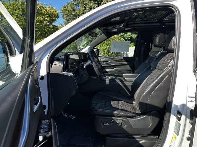 Used 2023 Cadillac Escalade Sport Platinum w/ LPO, ONYX Package AWD/4WD image 19